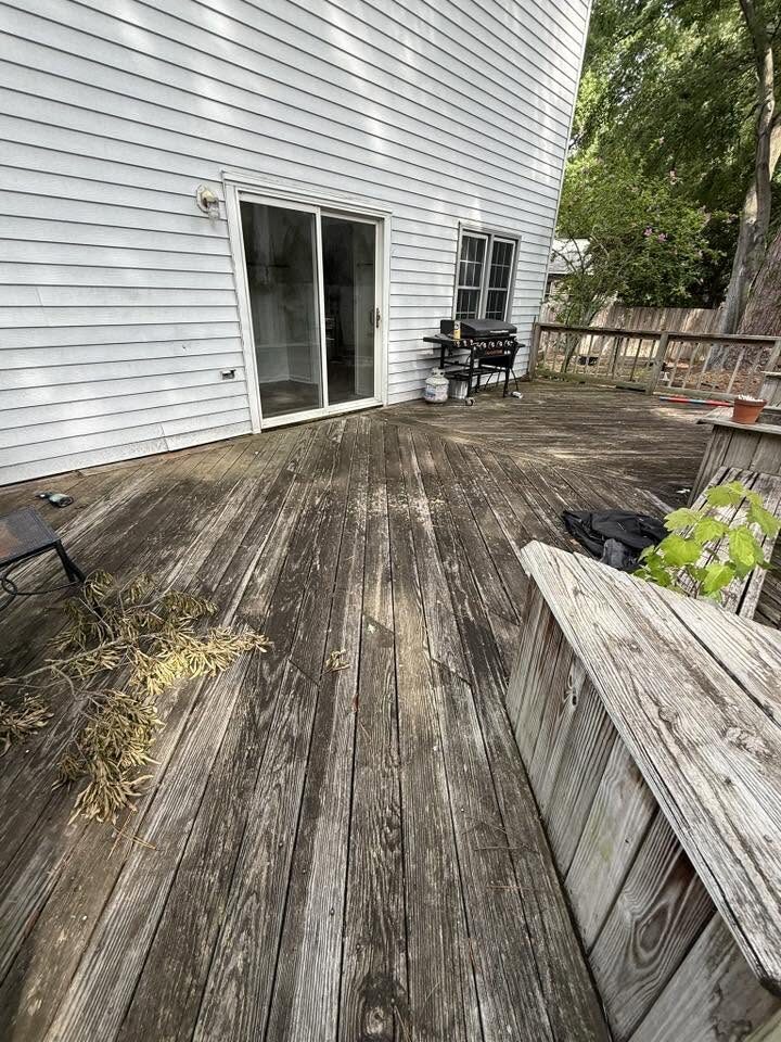 Weathered grey deck boards, dirty and streaked before cleaning